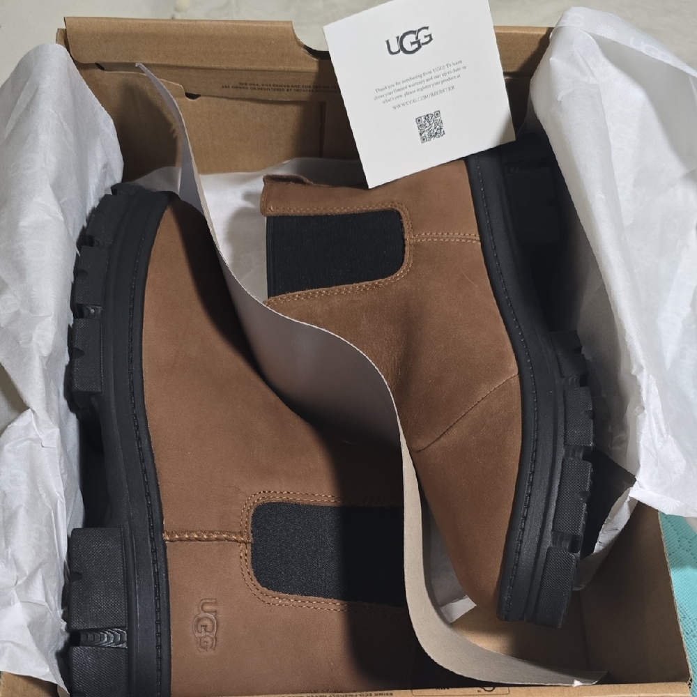 UGG Brown Ankle Boots with Plush Lining Big Kids Size 6
